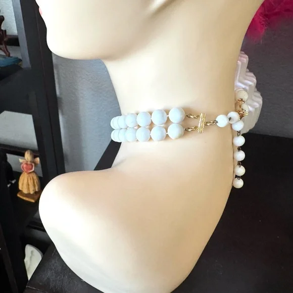 White Floral Beaded Choker Necklace - Picture 6 of 8